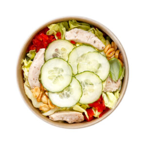 Salade de poulet céleri branche, concombre et poivron